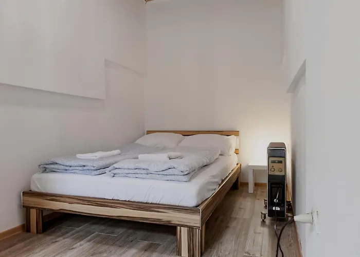 Sweet 2br Retreat Near Danube & Garden Access Διαμέρισμα Βιέννη