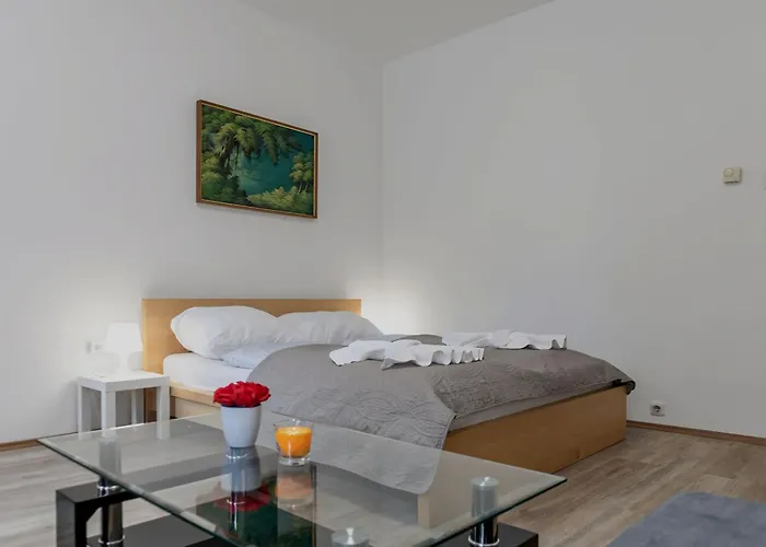 Διαμέρισμα Sweet 2br Retreat Near Danube & Garden Access Βιέννη