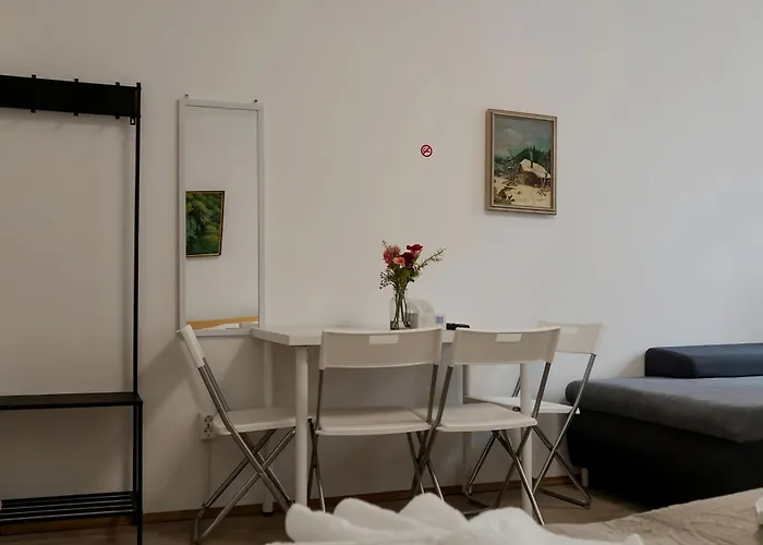 Sweet 2br Retreat Near Danube & Garden Access Διαμέρισμα Βιέννη